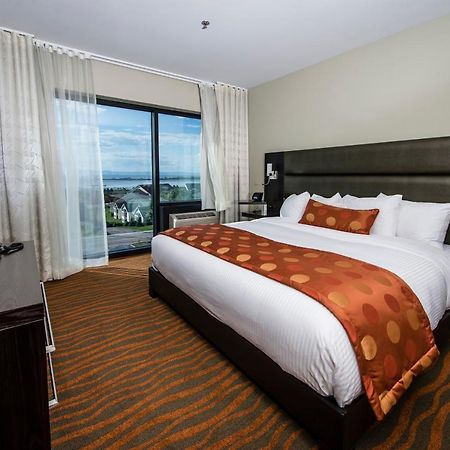 Hotel Levesque Ривьер-дю-Лу Экстерьер фото