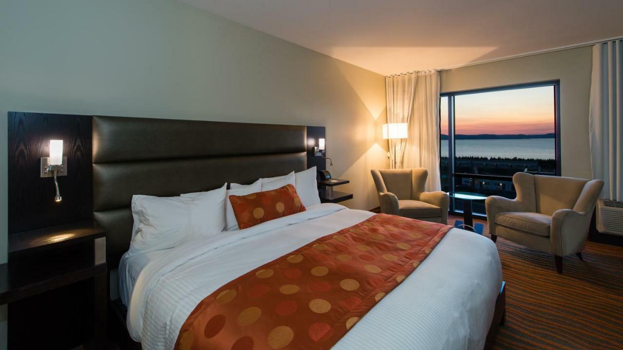 Hotel Levesque Ривьер-дю-Лу Экстерьер фото